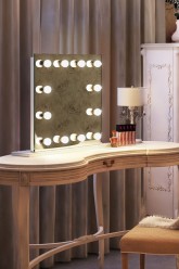 Hollywood Mirror 09