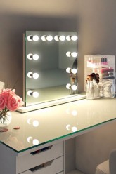 Hollywood Mirror 01
