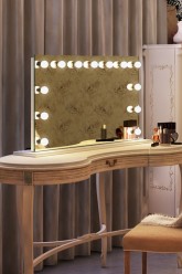 Hollywood Mirror 03